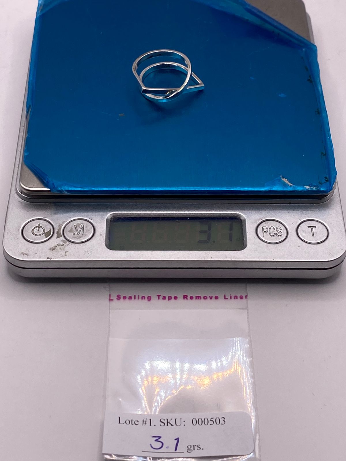 Anillo Líneas Entrelazadas en Plata .925, peso en gramos (báscula)