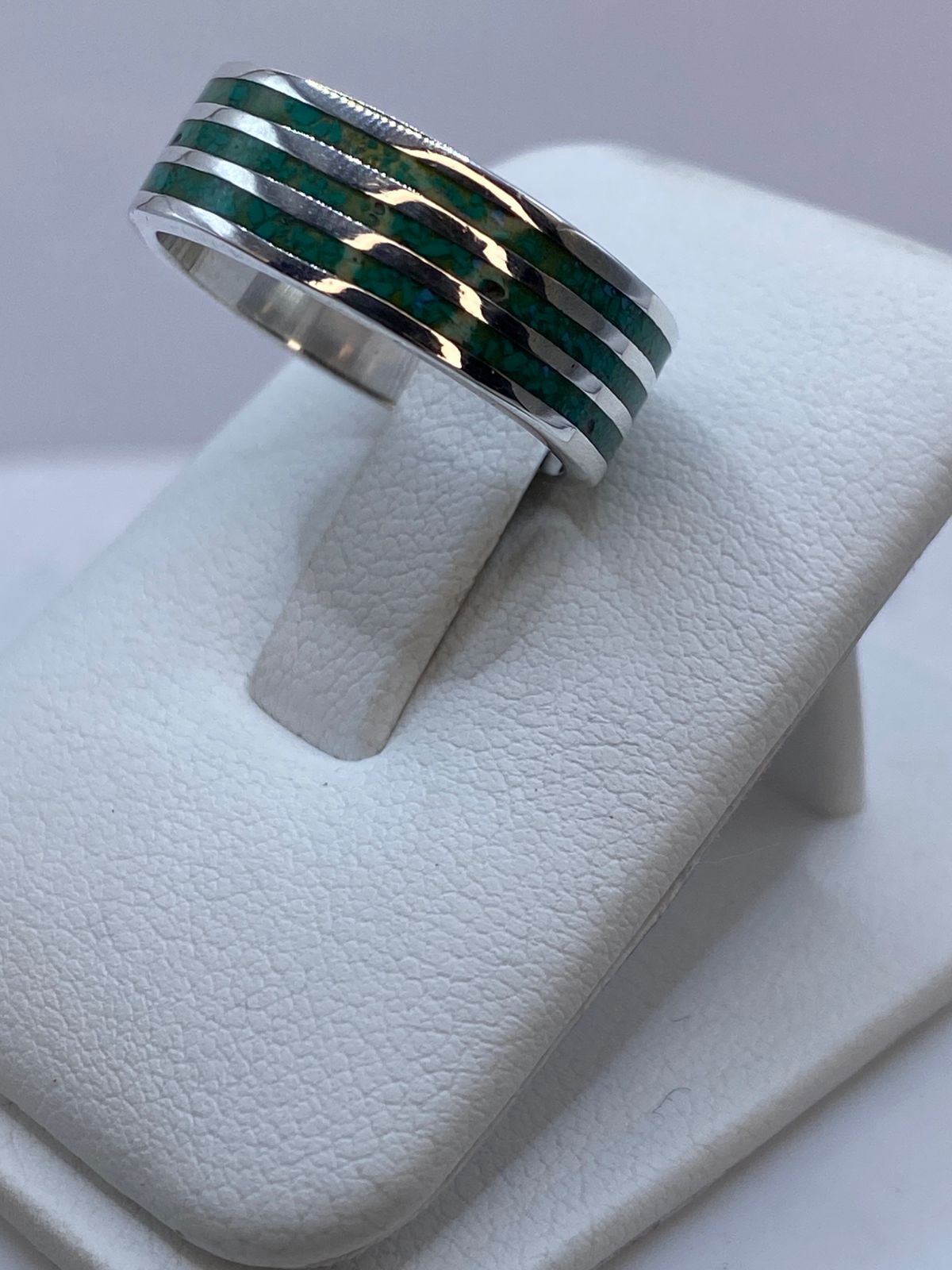 Anillo Líneas Eternas de Plata .925 con Malaquita, vista frontal