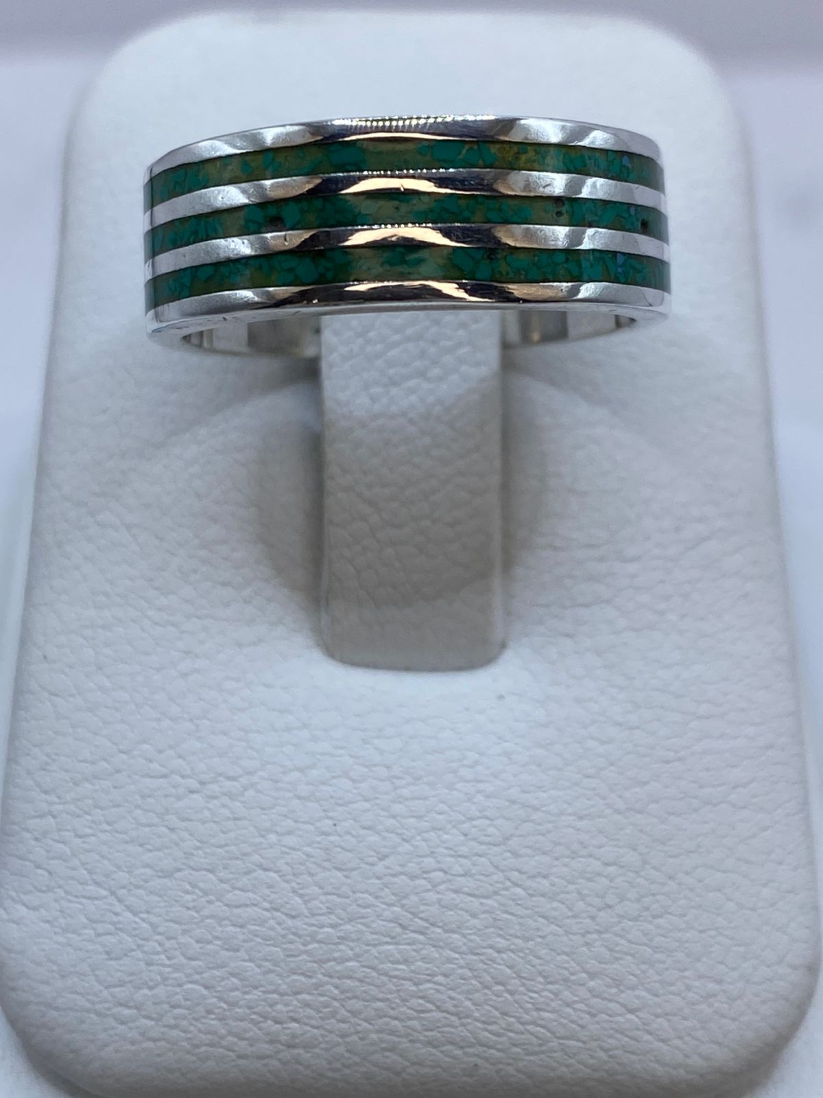 Anillo Líneas Eternas de Plata .925 con Malaquita, vista de detalle
