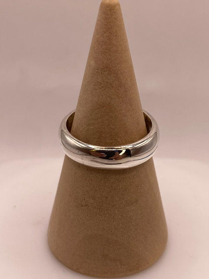 Anillo Liso Argolla en Plata .925, vista de detalle