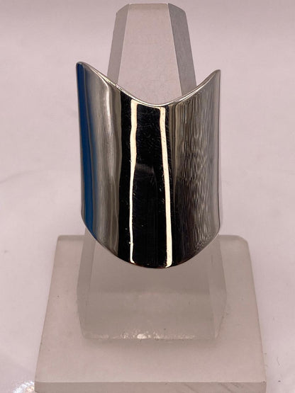Anillo Liso de Plata .925 con Efecto Espejo, vista de detalle