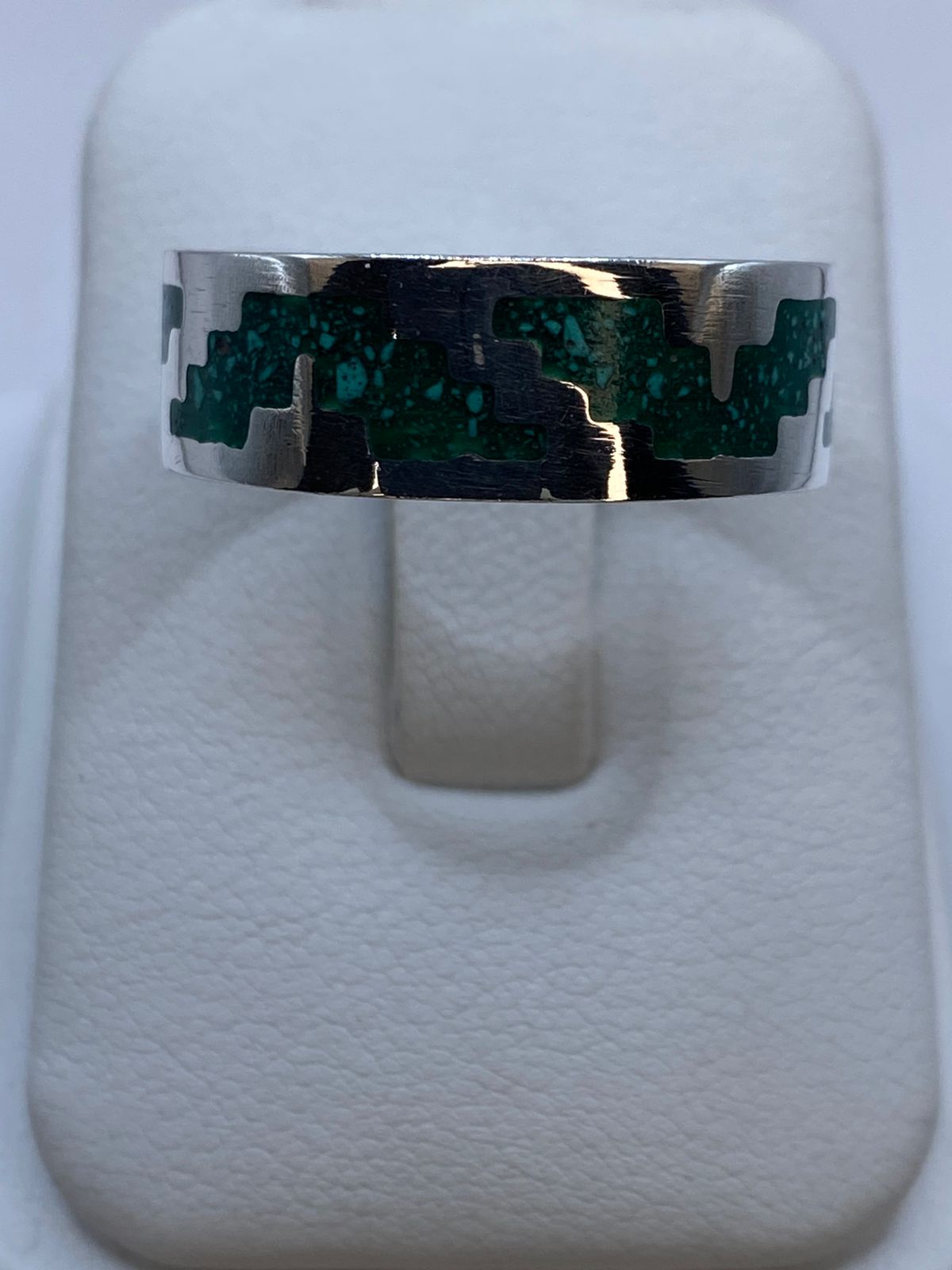 Anillo de Malaquita con Diseño Escalonado Calado en Plata .925, vista frontal