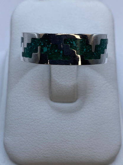 Anillo de Malaquita con Diseño Escalonado Calado en Plata .925, vista frontal