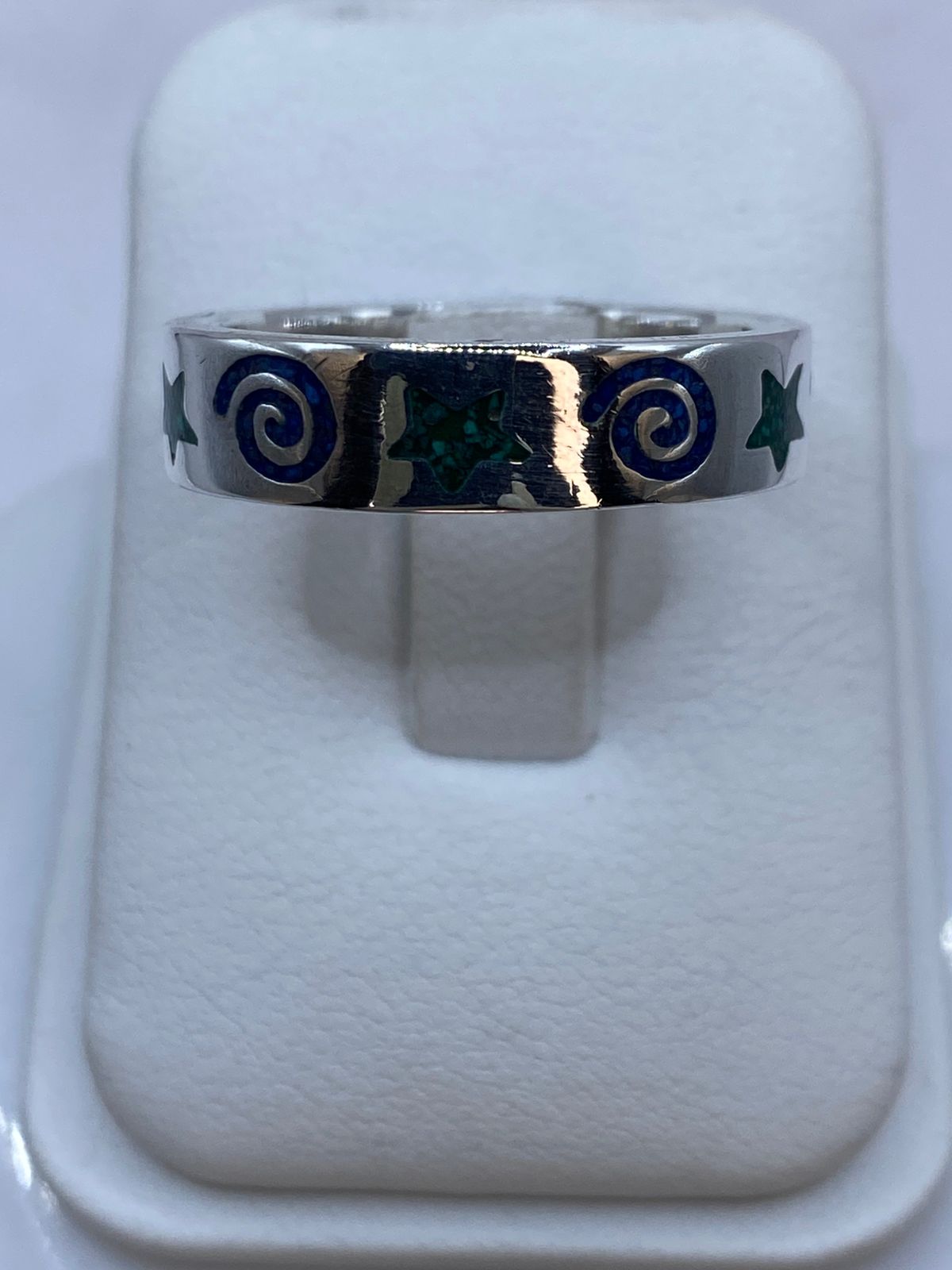 Anillo Malaquita con Diseño Estrellas y Espirales en Plata .925, vista lateral