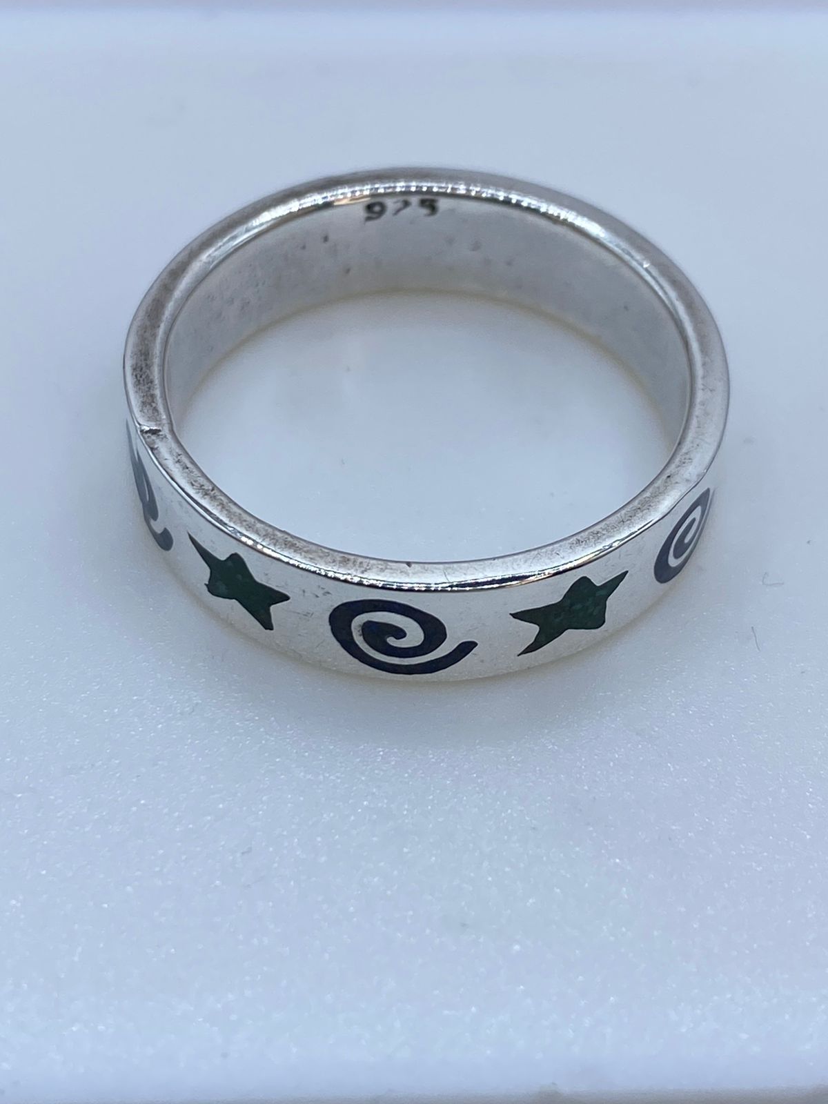 Anillo Malaquita con Diseño Estrellas y Espirales en Plata .925, sello de autenticidad Plata Ley .925
