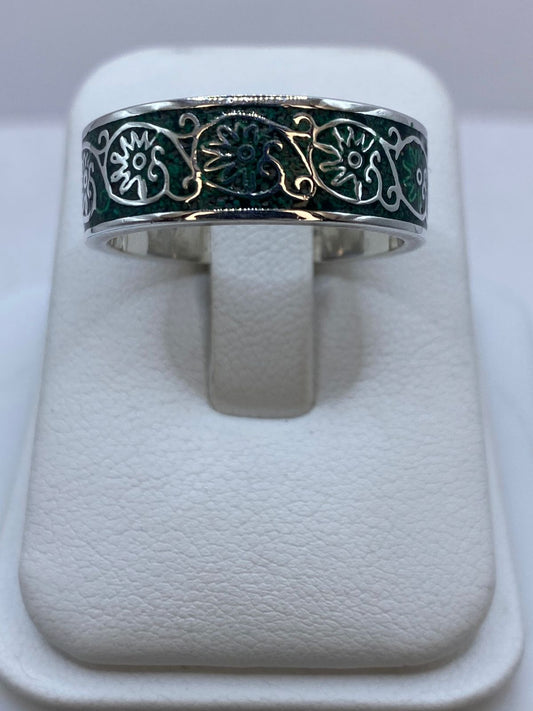 Anillo de Malaquita con Diseño Floral Calado en Plata .925 — ángulo diagonal