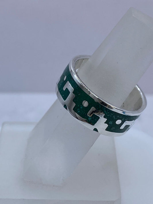 Anillo de Malaquita con Diseño Geométrico Minimalista en Plata .925, vista frontal