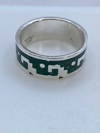 Anillo de Malaquita con Diseño Geométrico Minimalista en Plata .925, sello de autenticidad Plata Ley .925