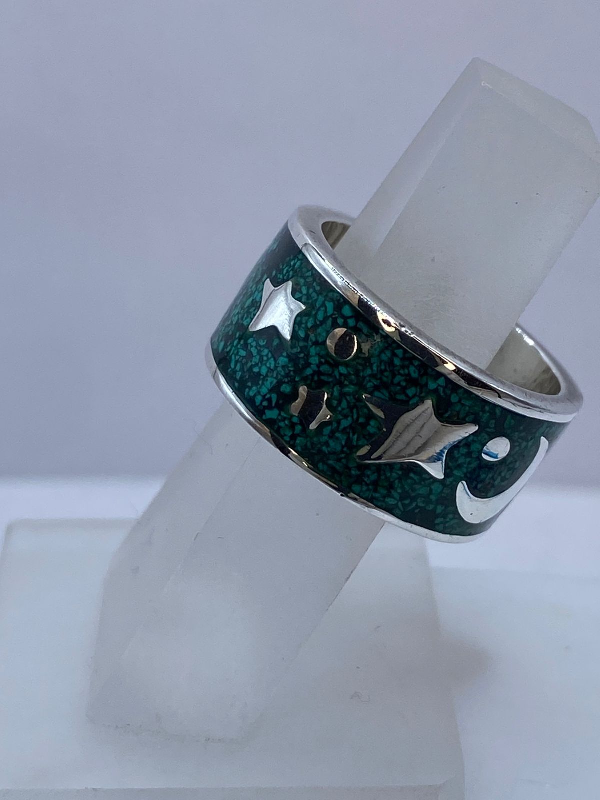Anillo de Malaquita con Diseño Luna y Estrellas en Plata .925, vista lateral