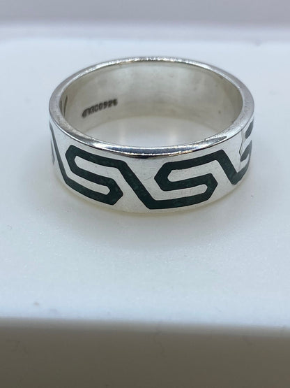 Anillo de Malaquita con Greca Fluida Calada en Plata .925, sello de autenticidad Plata Ley .925
