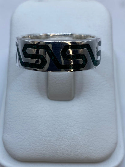 Anillo de Malaquita con Greca Fluida Calada en Plata .925, vista lateral