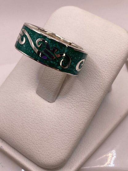 Anillo de Malaquita con Greca Ornamentada, vista frontal