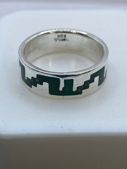 Anillo de Malaquita con Greca Arquitectónica Calada en Plata .925, sello de autenticidad Plata Ley .925