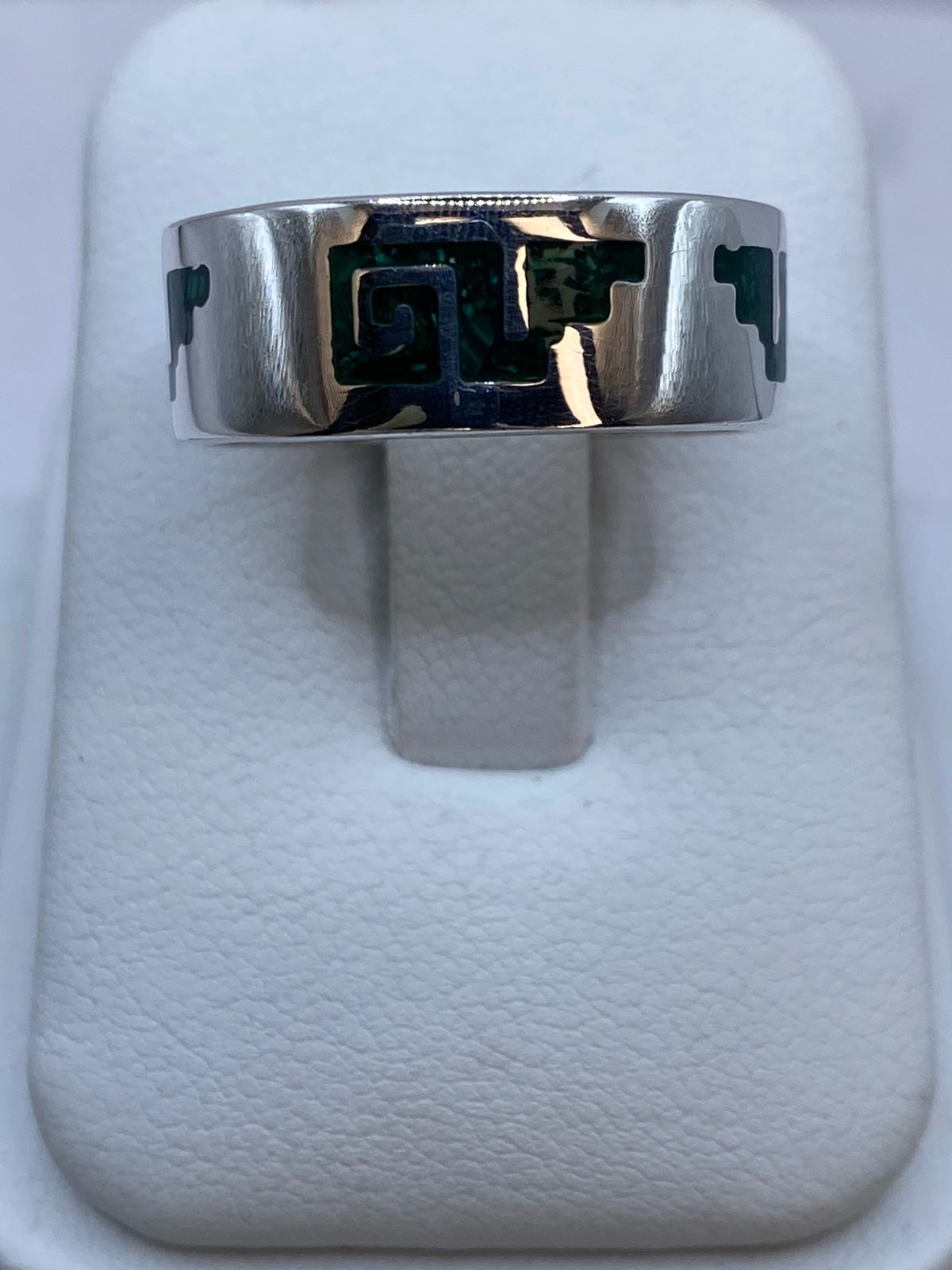 Anillo de Malaquita con Greca Espiral Calada en Plata .925, vista lateral