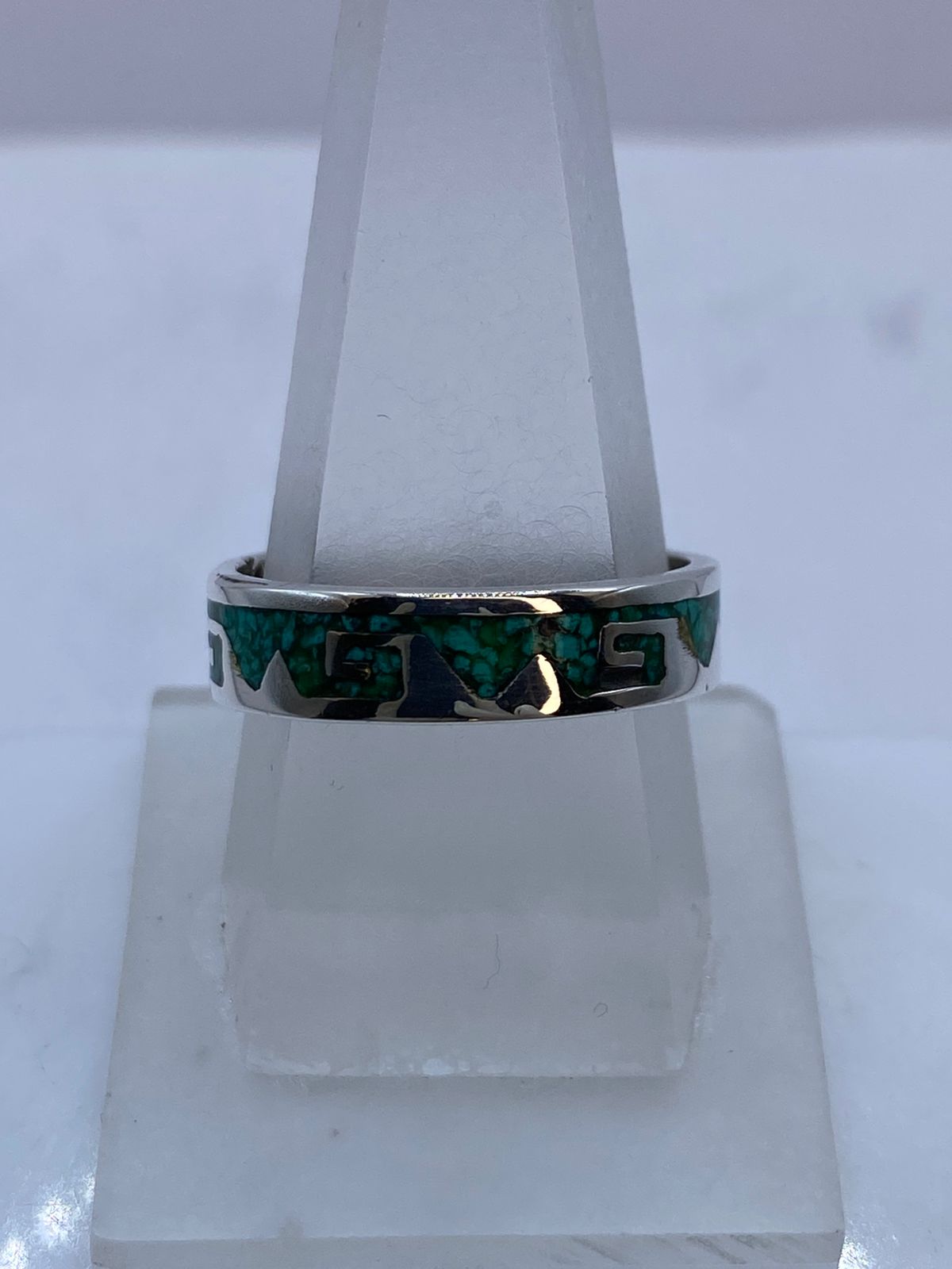 Anillo de Malaquita con Grecas Caladas en Plata .925, vista frontal
