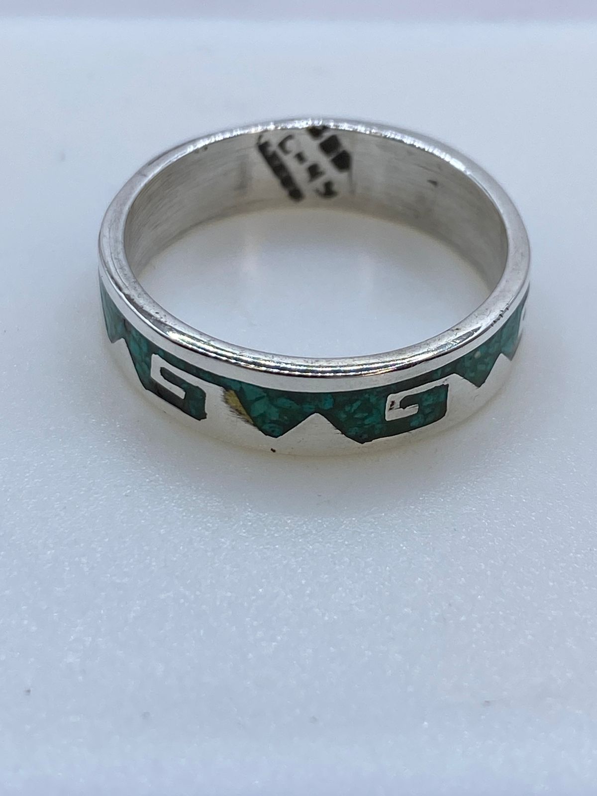 Anillo de Malaquita con Grecas Caladas en Plata .925, sello de autenticidad Plata Ley .925