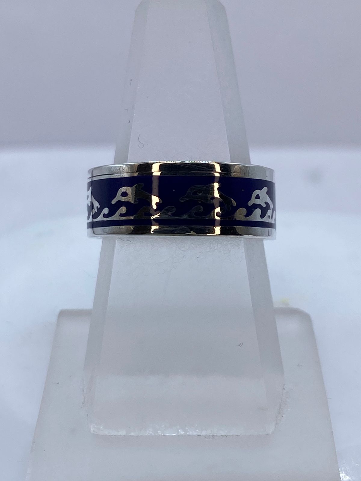 Anillo Marino con Delfines en Plata .925, vista de detalle