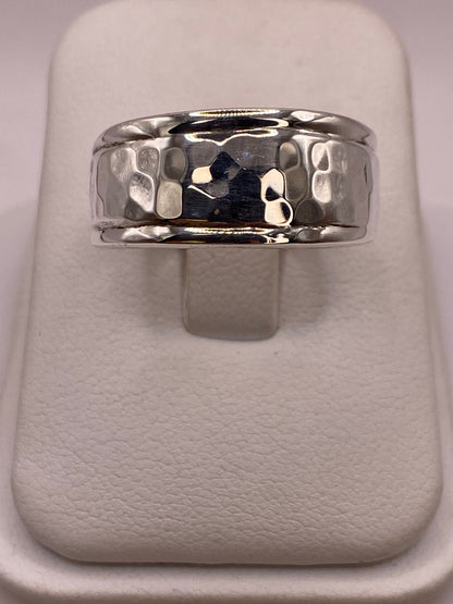 Anillo Martillado Clásico de Plata Ley .925, vista frontal