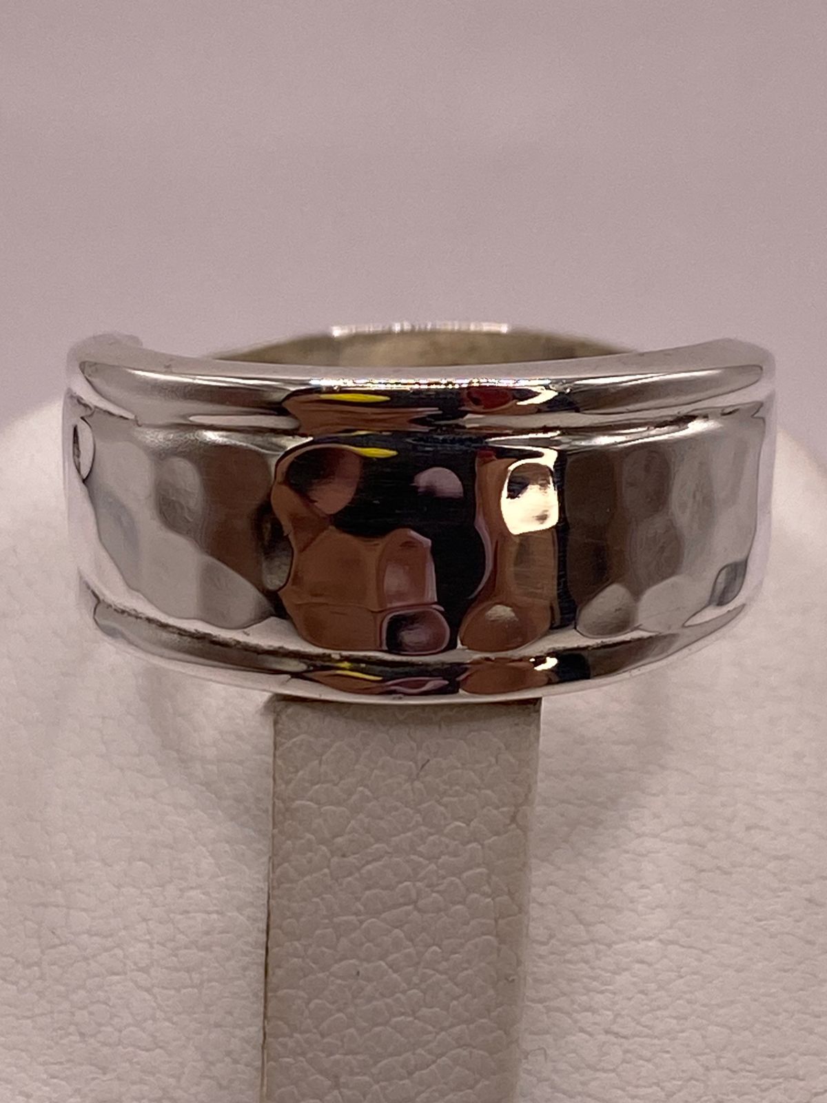 Anillo Martillado Clásico de Plata Ley .925, sello de autenticidad Plata Ley .925