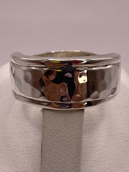 Anillo Martillado Clásico de Plata Ley .925, sello de autenticidad Plata Ley .925