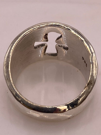 Anillo Martillado con Cruz Recortada en Plata .925, sello de autenticidad Plata Ley .925