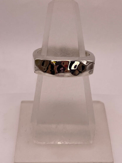 Anillo Martillado de Plata Ley .925, vista lateral