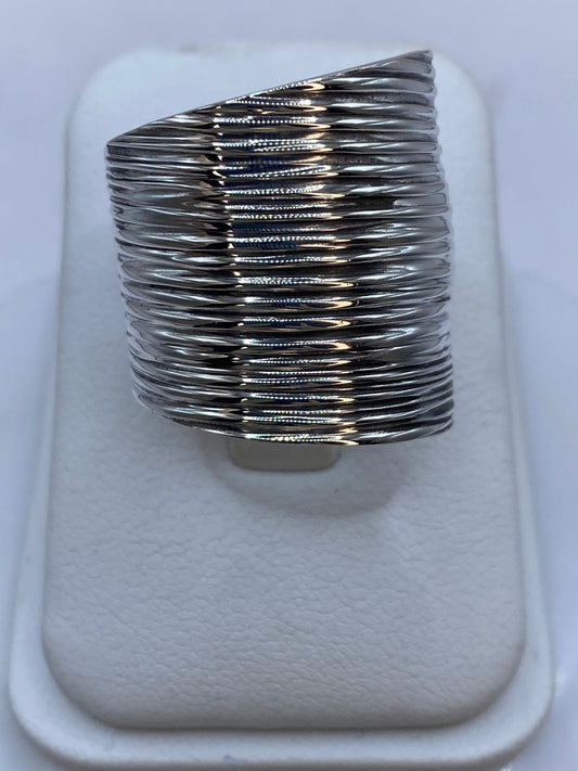 Anillo Maxi Multilíneas Texturizado en Plata .925, vista frontal