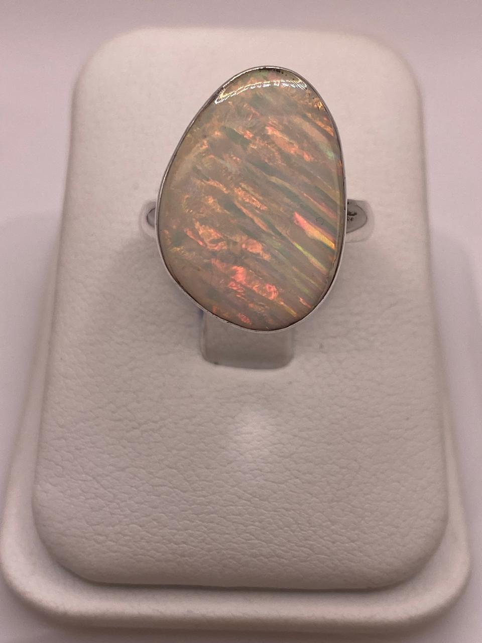 Anillo Minimalista Ajustable con Ópalo de Fuego en Plata .925, vista lateral