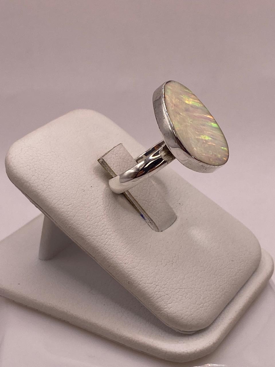 Anillo Minimalista Ajustable con Ópalo de Fuego en Plata .925, vista frontal