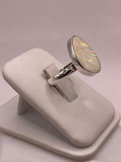 Anillo Minimalista Ajustable con Ópalo de Fuego en Plata .925, vista frontal