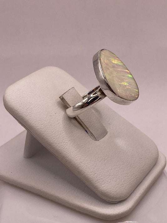 Anillo Minimalista Ajustable con Ópalo de Fuego en Plata .925, vista frontal