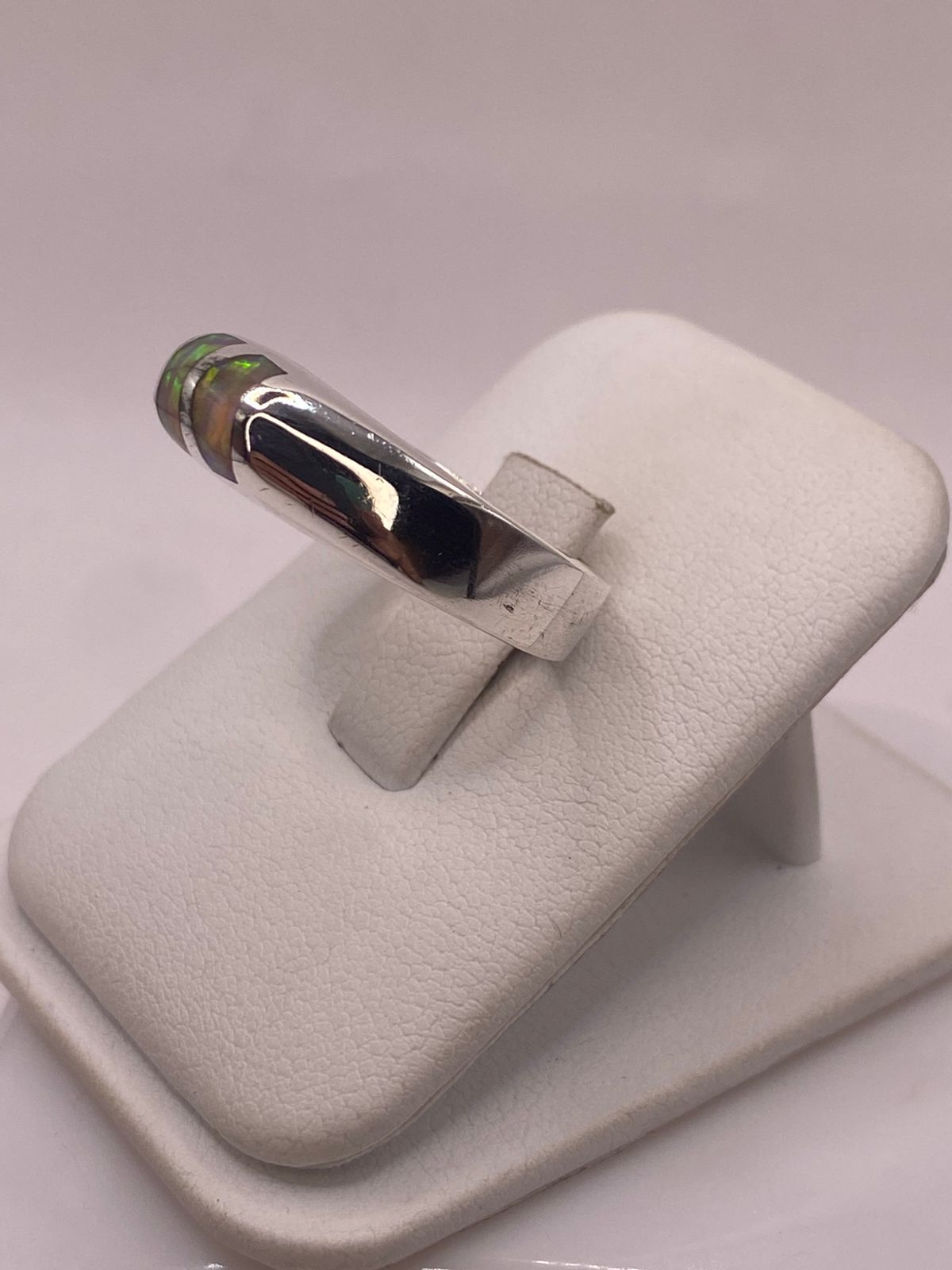 Anillo Minimalista de Plata 925 con Ópalo de Fuego, vista lateral
