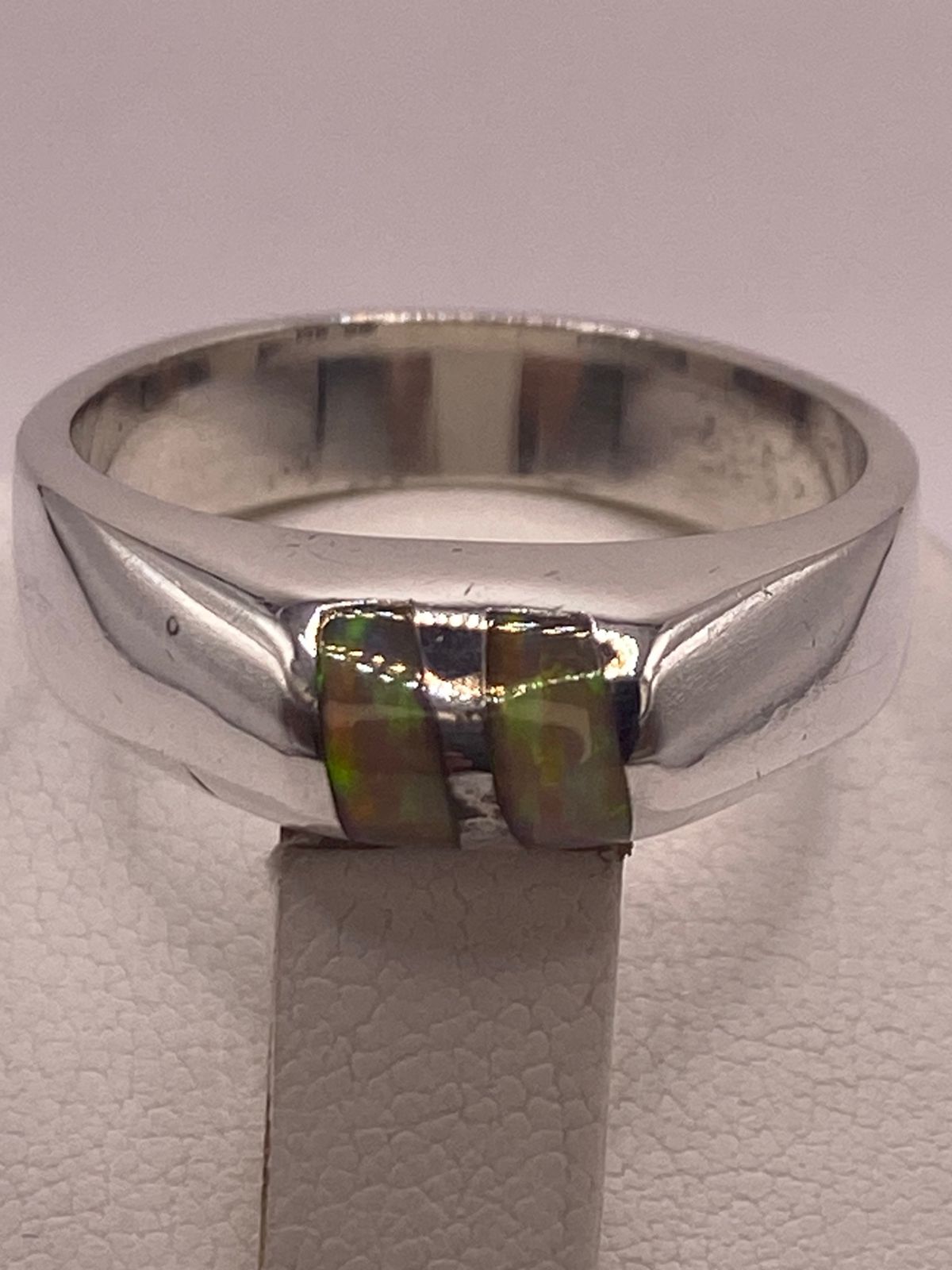 Anillo Minimalista de Plata 925 con Ópalo de Fuego, vista superior