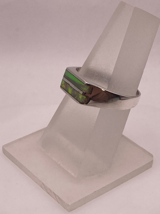 Anillo Minimalista de Plata 925 con Ópalo de Fuego, vista frontal