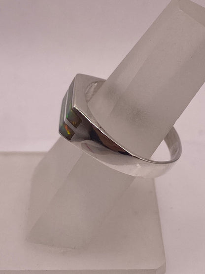 Anillo Minimalista de Plata 925 con Ópalo de Fuego, vista de detalle