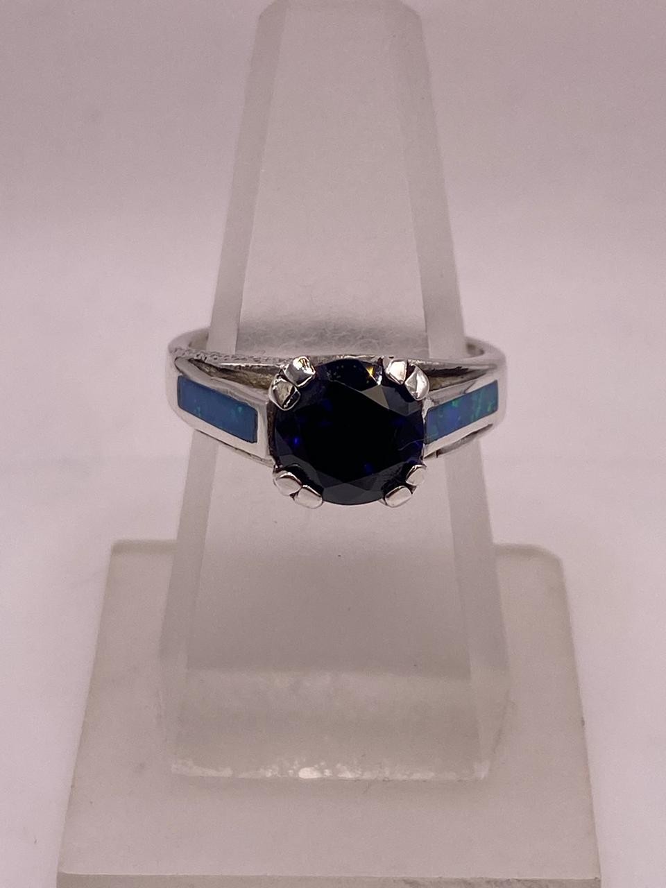 Anillo Moderno de Plata 925 con Ópalo de Fuego y Zirconia — ángulo diagonal