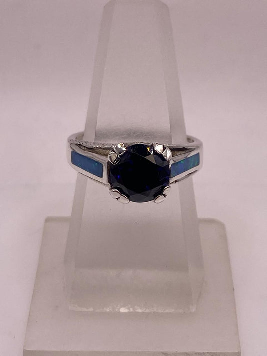 Anillo Moderno de Plata 925 con Ópalo de Fuego y Zirconia — ángulo diagonal
