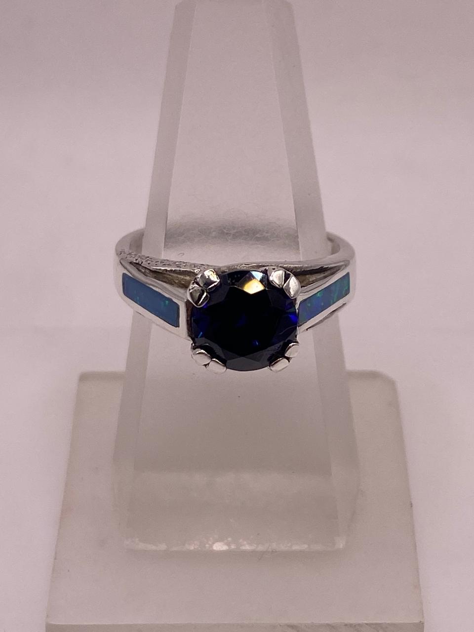 Anillo Moderno de Plata 925 con Ópalo de Fuego y Zirconia, vista lateral