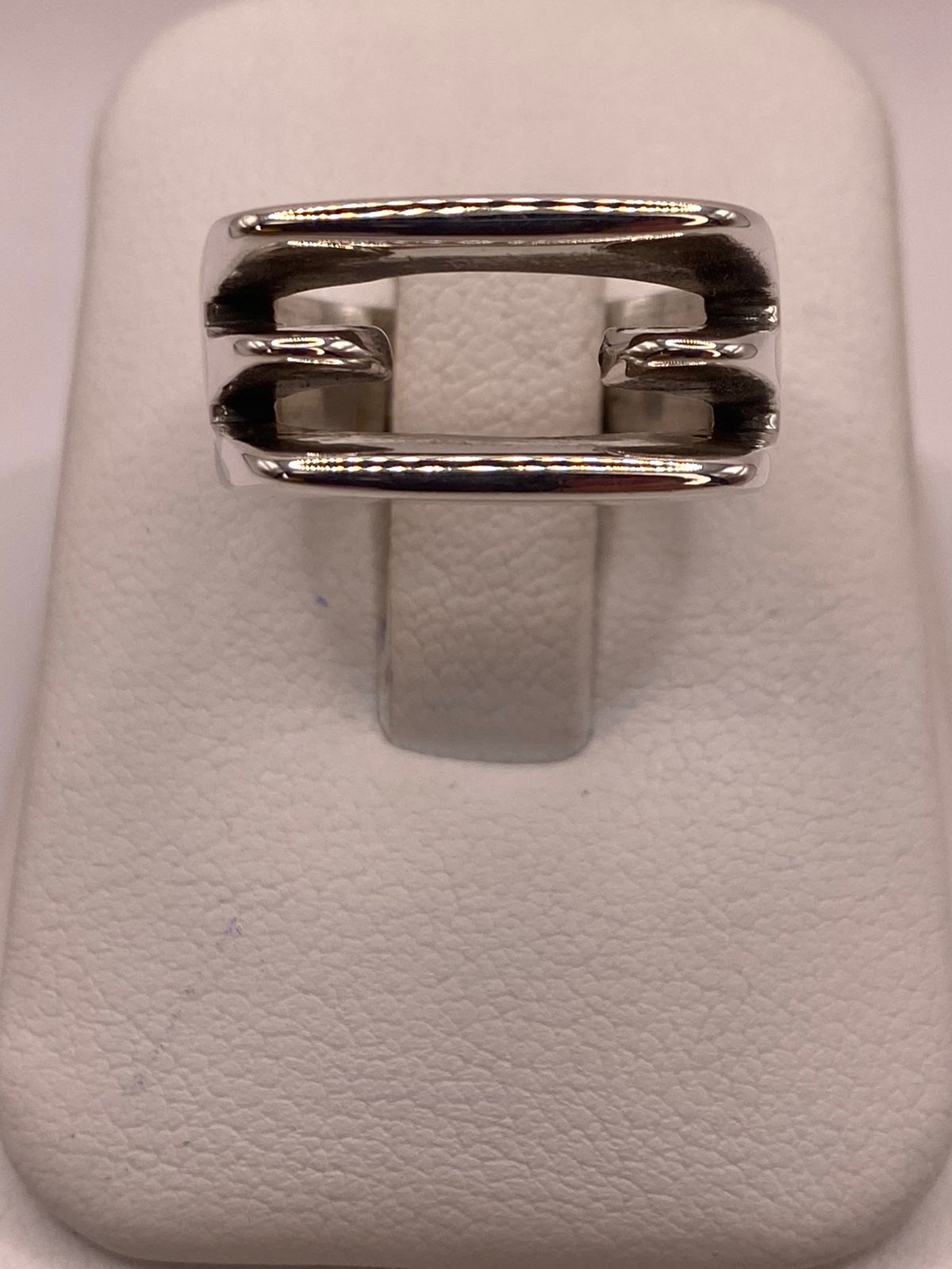 Anillo Moderno de Doble Barra Abierta en Plata .925 — ángulo diagonal