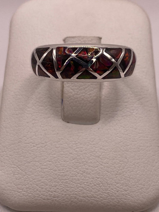 Anillo Moderno Geométrico de Plata 950 con Ópalo de Fuego en báscula mostrando peso