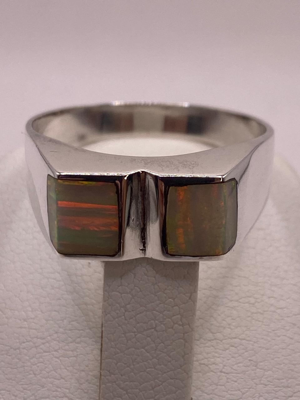 Anillo Moderno Geométrico de Plata 950 con Ópalo de Fuego, vista de detalle