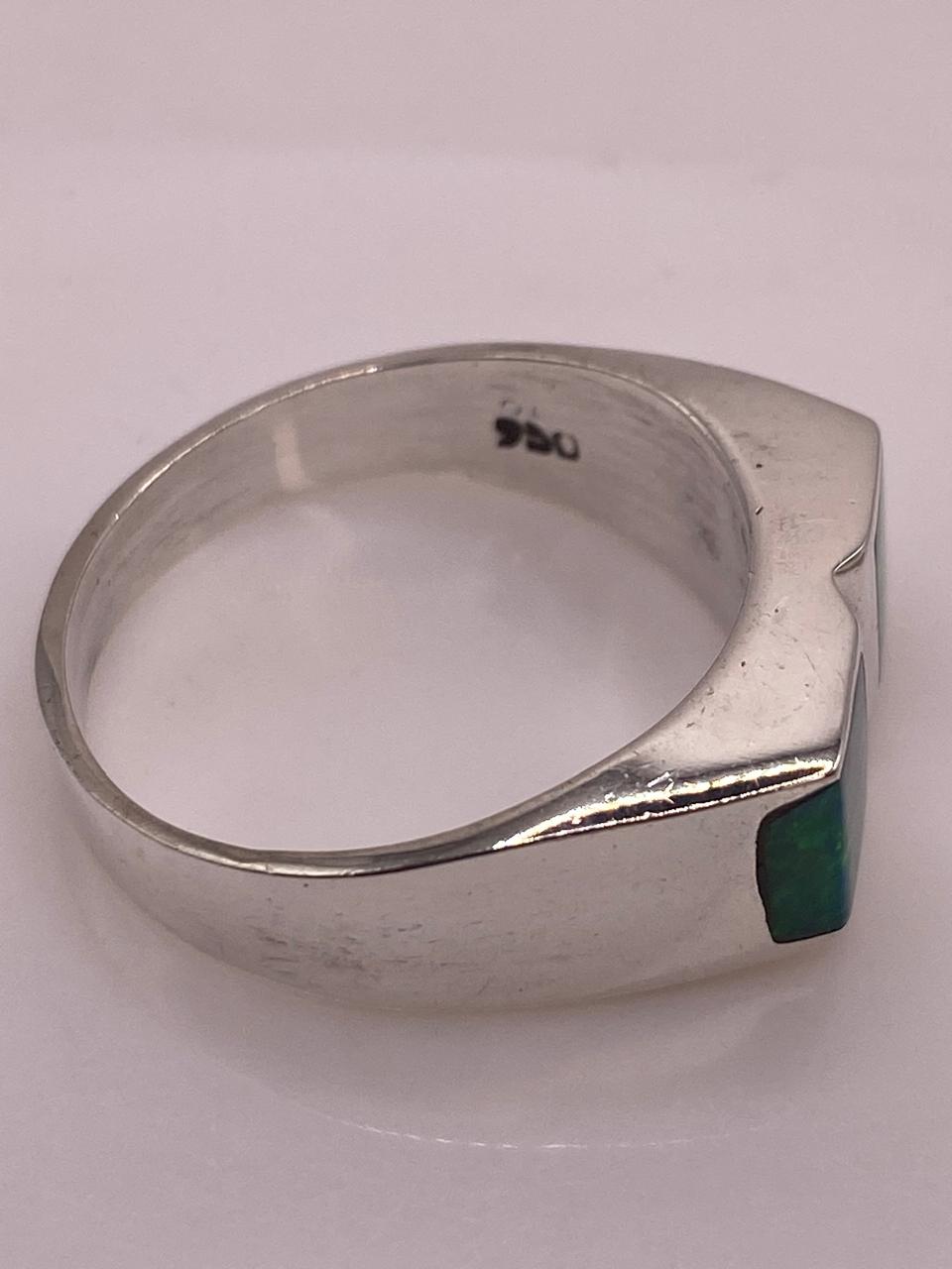 Anillo Moderno Geométrico de Plata 950 con Ópalo de Fuego Verde Tornasol, sello de autenticidad Plata Ley .925