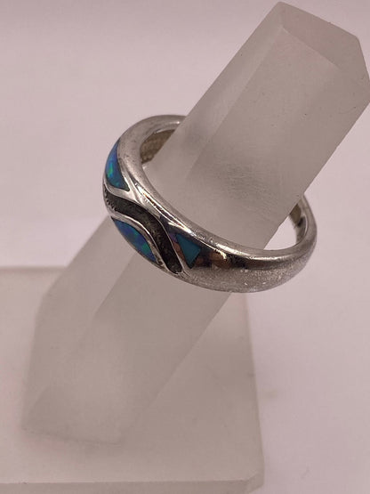 Anillo Moderno Ondulado de Plata 950 con Ópalo de Fuego, vista lateral