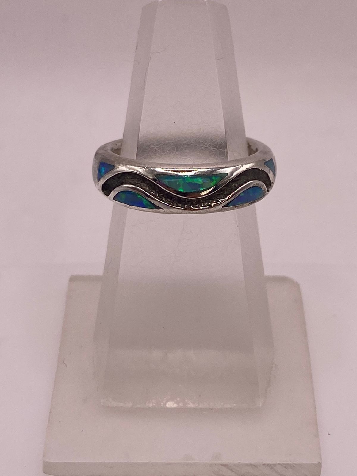 Anillo Moderno Ondulado de Plata 950 con Ópalo de Fuego, sello de autenticidad Plata Ley .925