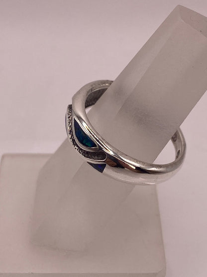 Anillo Moderno Ondulado de Plata 950 con Ópalo de Fuego, vista de detalle