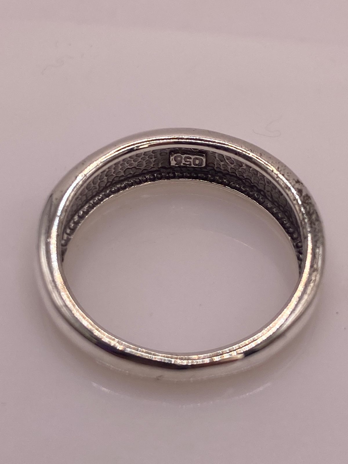Anillo Moderno Ondulado de Plata 950 con Ópalo de Fuego, sello de autenticidad Plata Ley .925