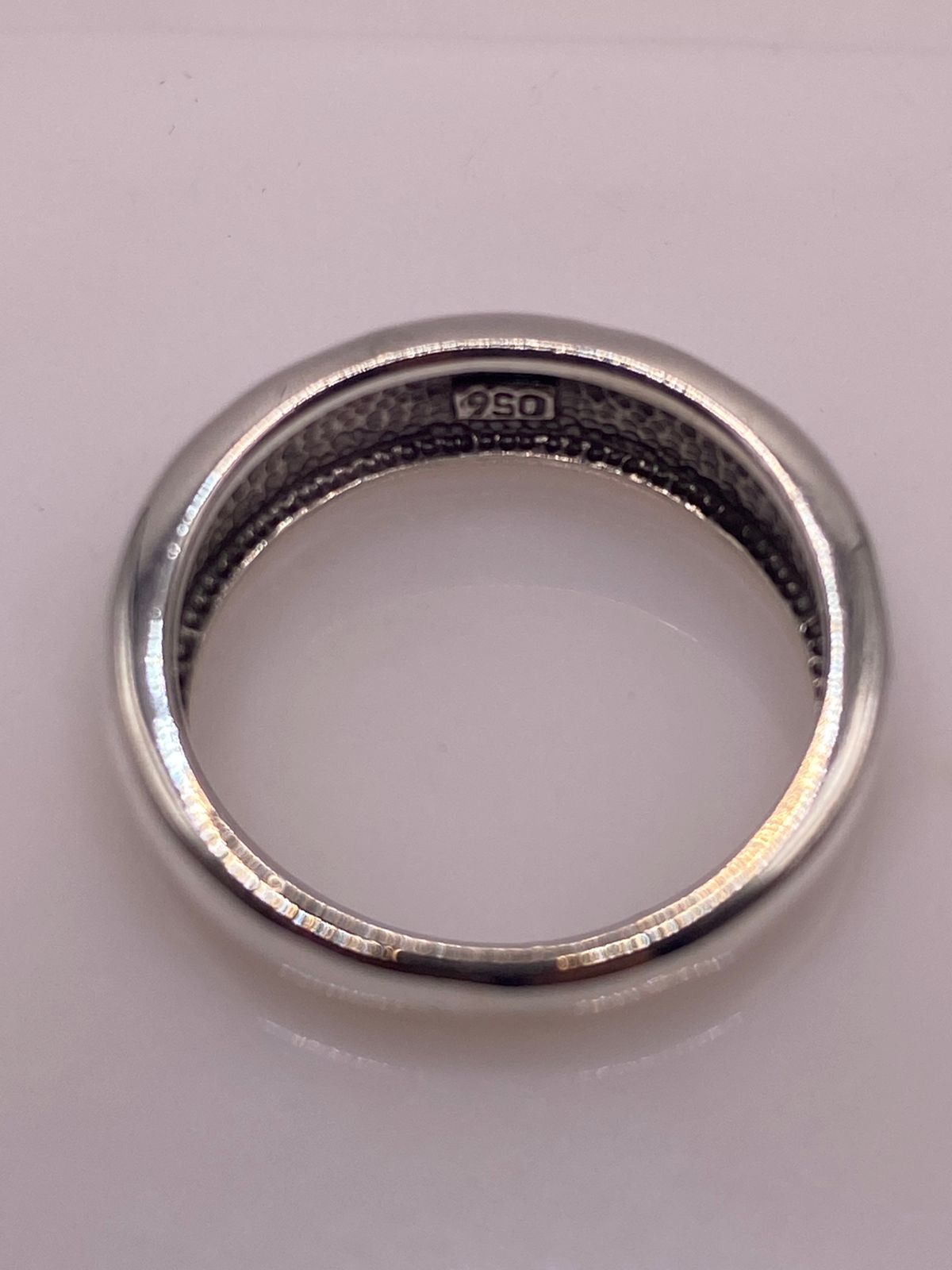 Anillo Moderno Ondulado de Plata 950 con Ópalo de Fuego, sello de autenticidad Plata Ley .925