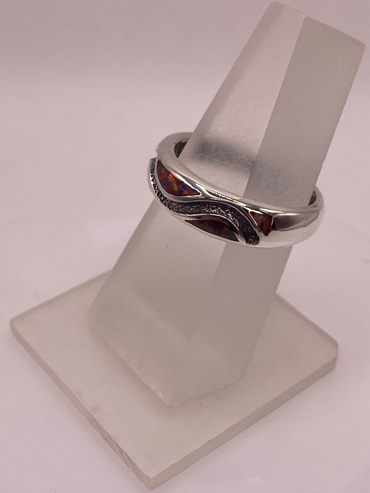 Anillo Moderno Ondulado de Plata 950 con Ópalo de Fuego, vista frontal