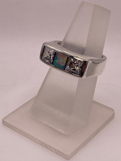 Anillo Moderno con Ópalo de Fuego y Circonias en Plata .925, vista frontal