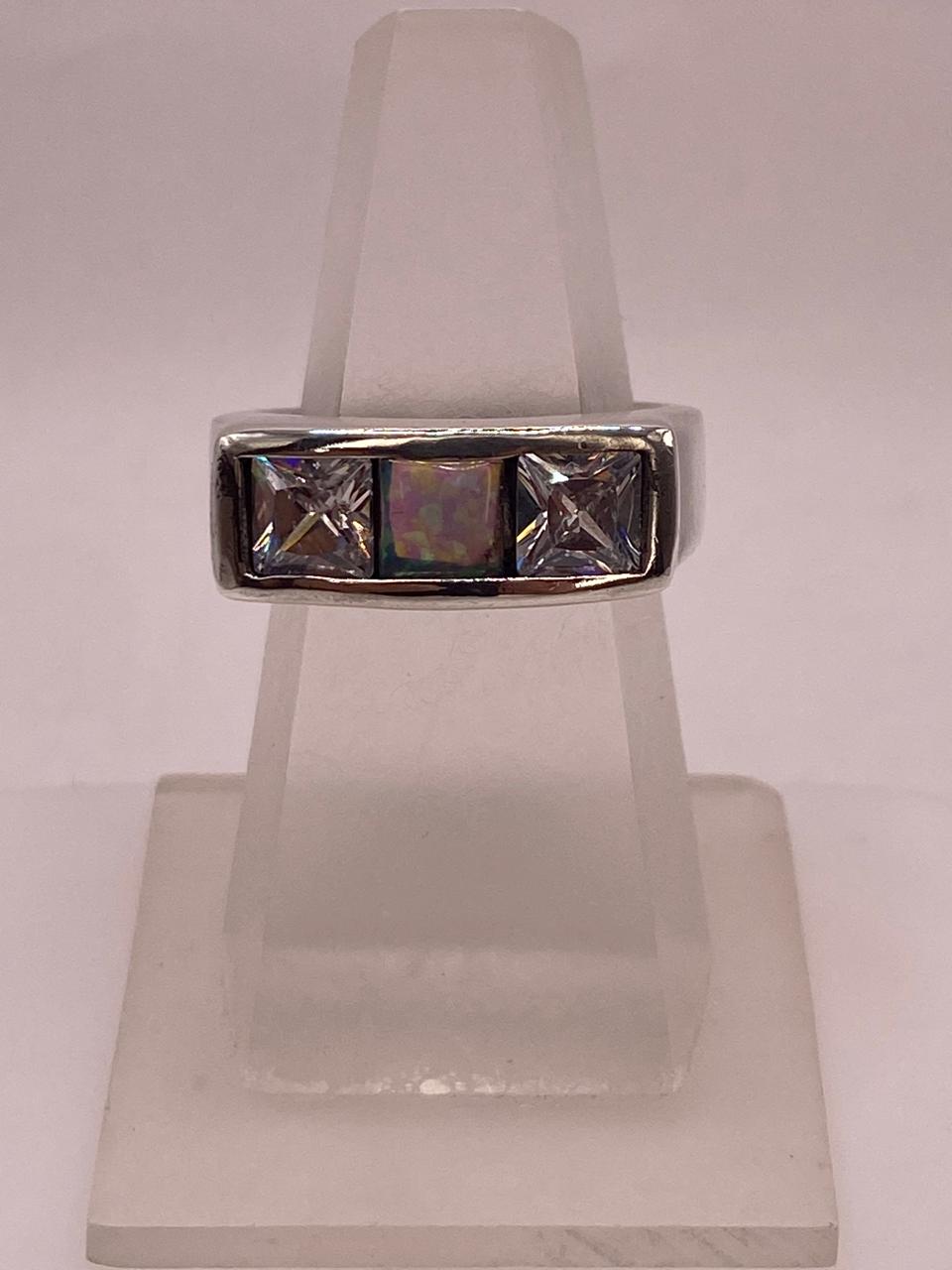Anillo Moderno con Ópalo de Fuego y Circonias en Plata .925, vista lateral